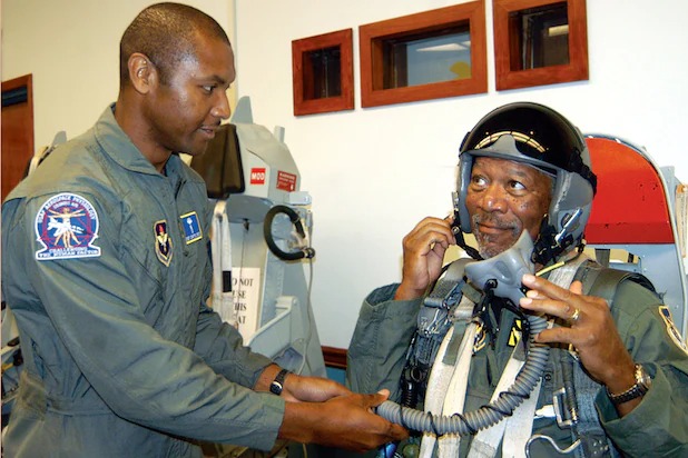 morgan freeman air force lesen penerbangan