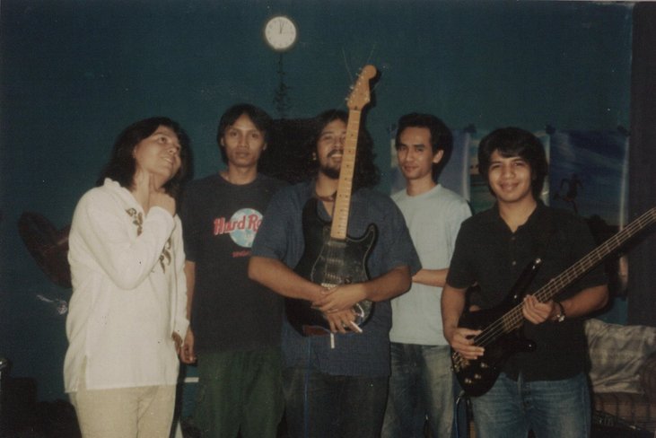 muzik grunge dipoularkan oleh butterfingers