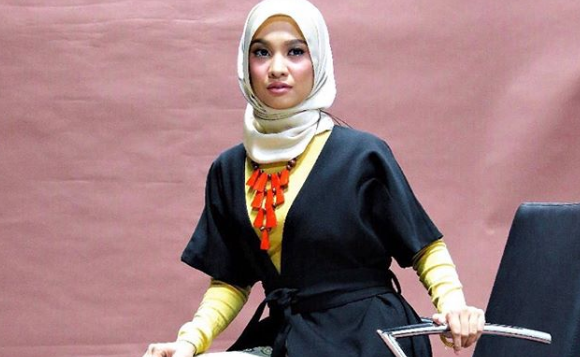 nabila razali diugut tumbuk dalam mrt 1