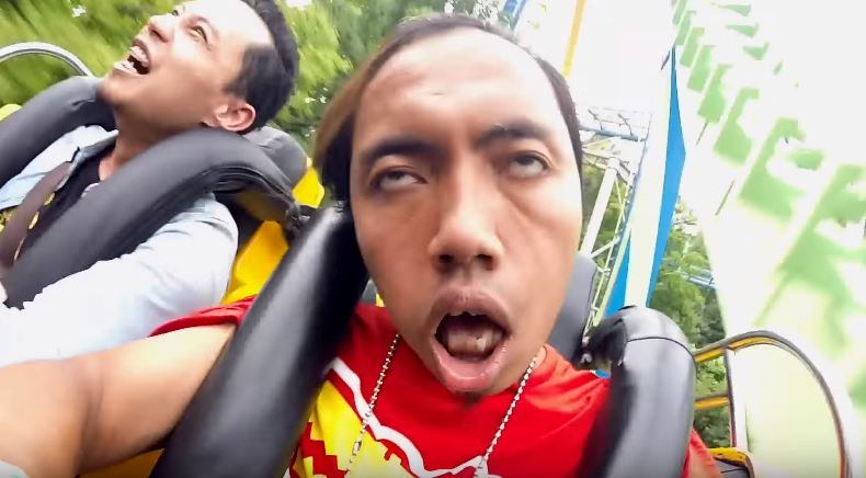 naik roller coaster bantu hilangkan fobia