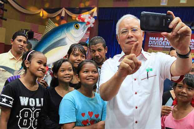 najib kena tunafoto dengan tuna