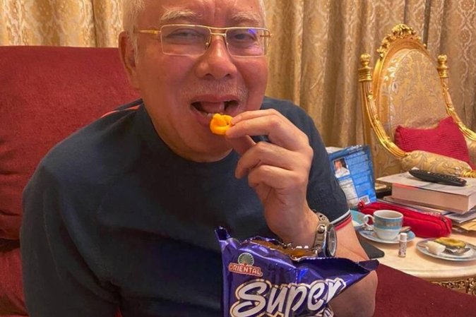 najib makan super ring