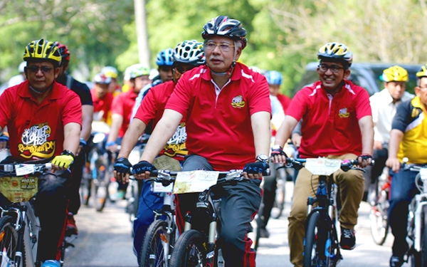 najib razak berbasikal cycling