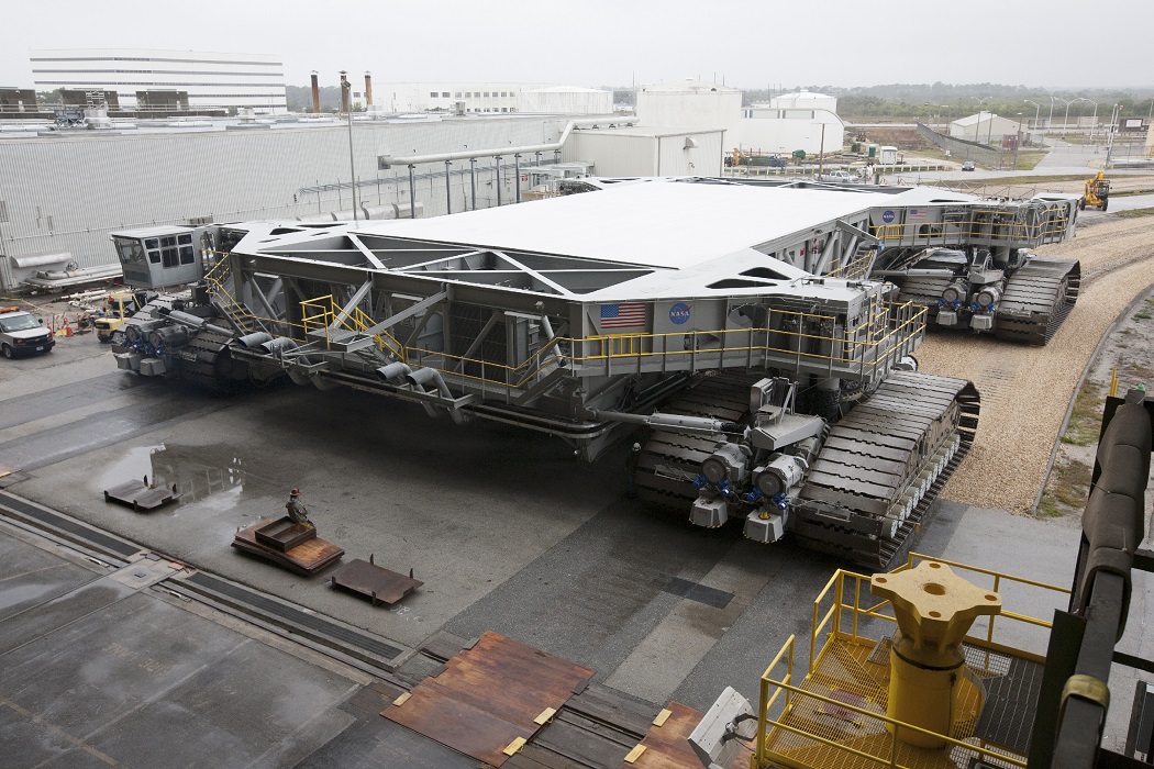 nasa crawler transporter mesin ciptaan manusia paling besar di dunia