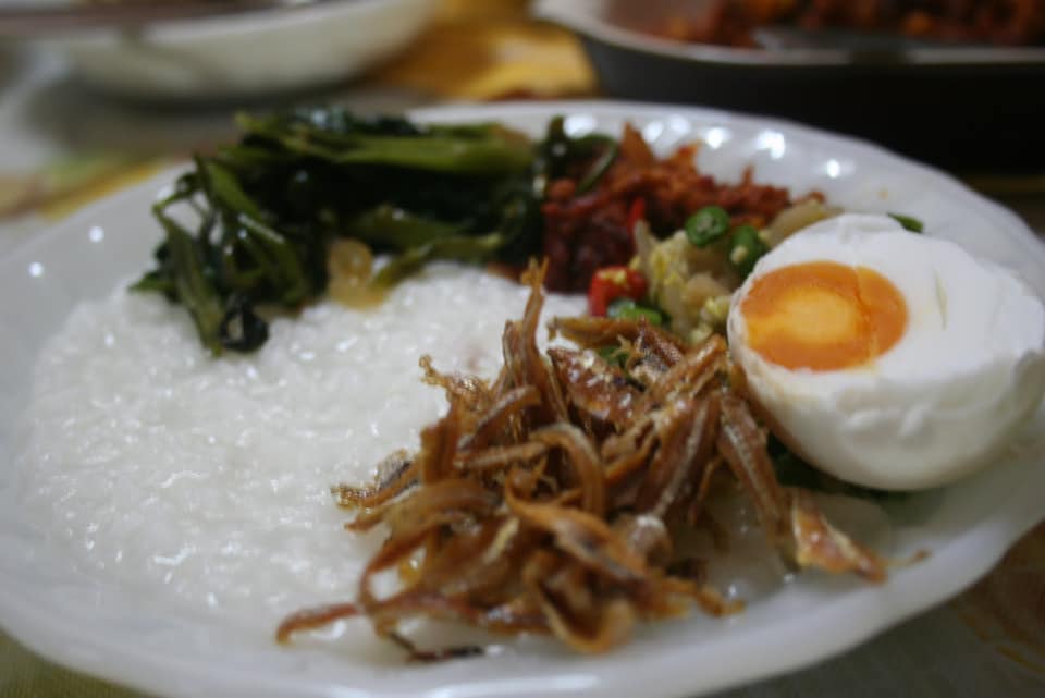 nasi bubur berlauk