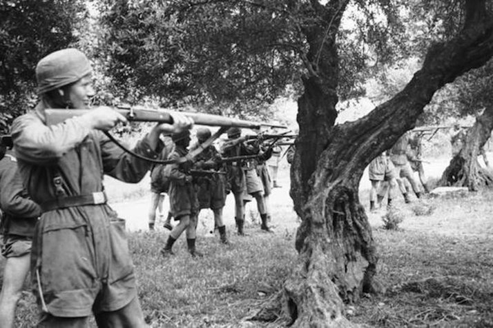 nazi melakukan pembunuhan beramai ramai