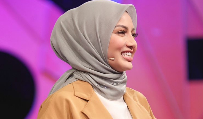 neelofa ditegur pegawai perubatan 1