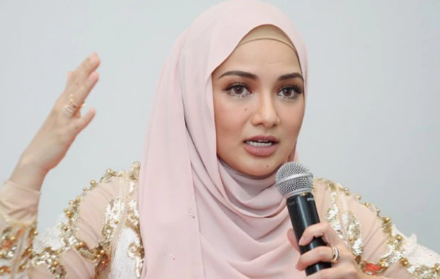 neelofar hijab buat permohonan maaf