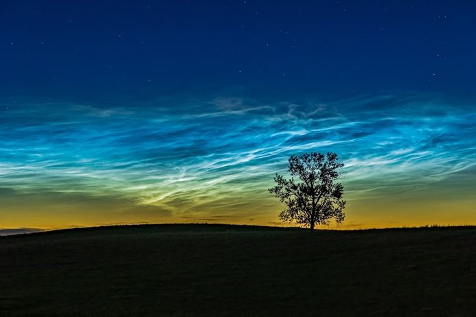 noctilucent awan jarang berlaku