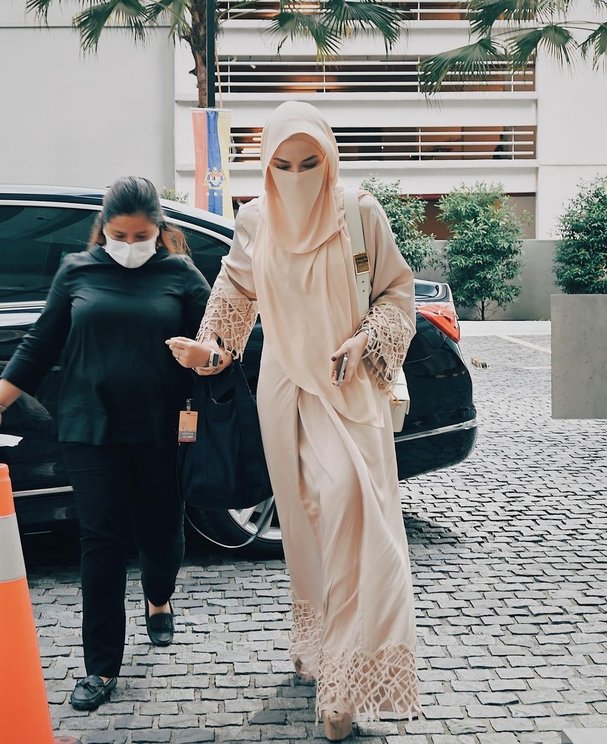 noor neelofa 298