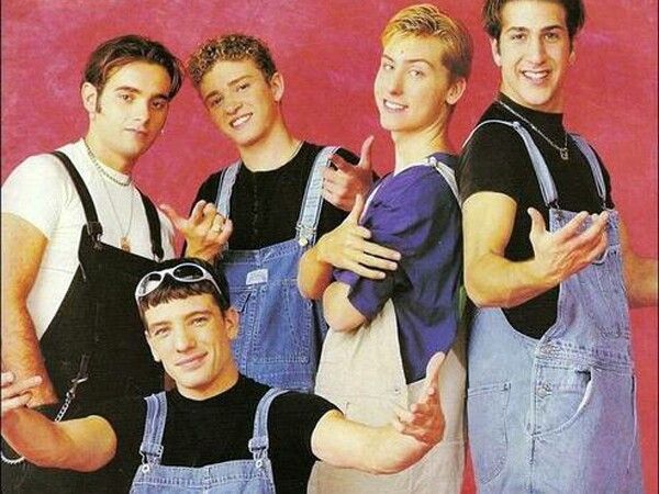 nsync pakai baju overalls