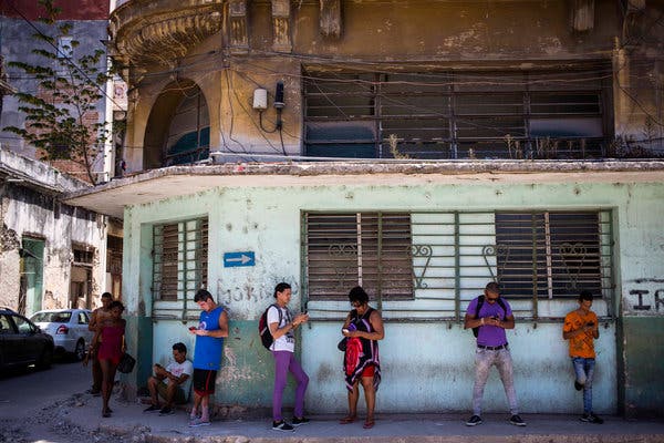 orang cuba beratur guna wifi