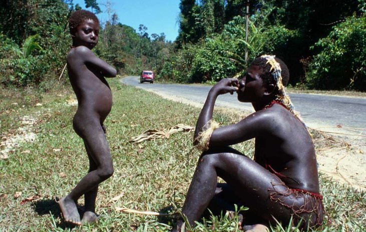 orang jarawa lepak tepi jalan