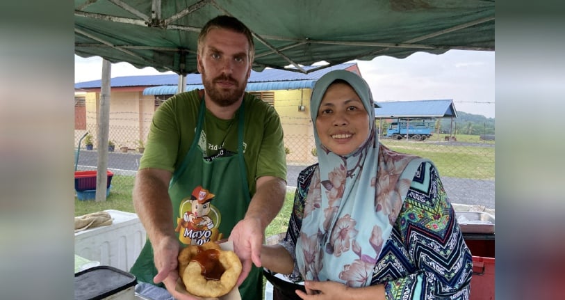 orang tempatan mudah sanjung mat saleh