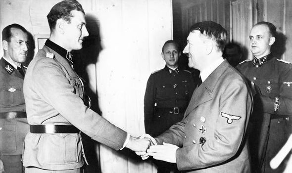 otto skorzeny berjumpa dengan hitler