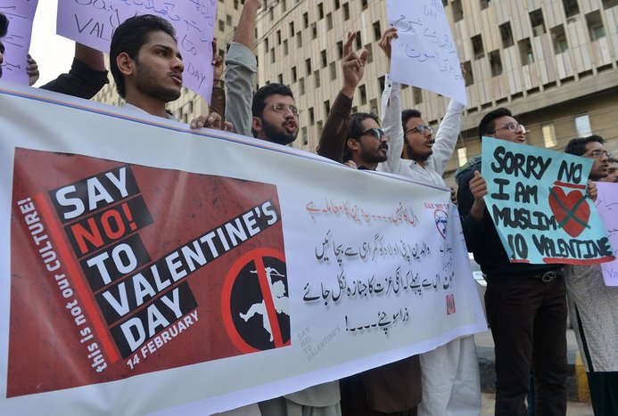 pakistan mengharamkan hari valentine