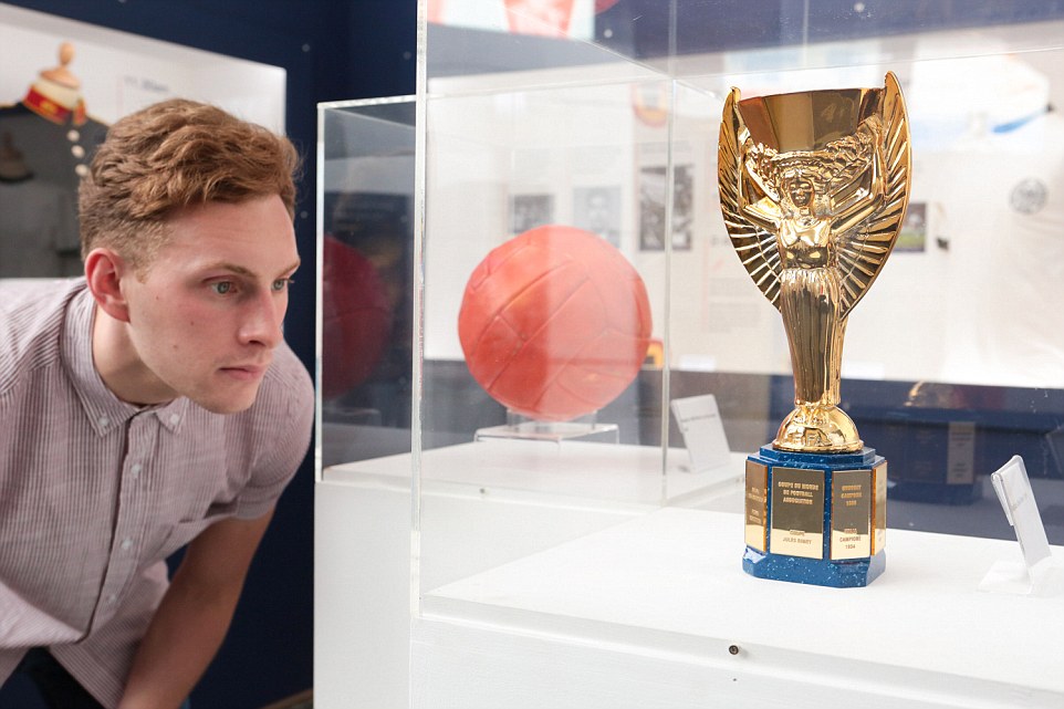 pameran trofi jules rimet