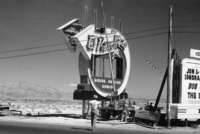 papan tanda neon di las vegas