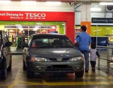 parking kat ruang pejalan kaki