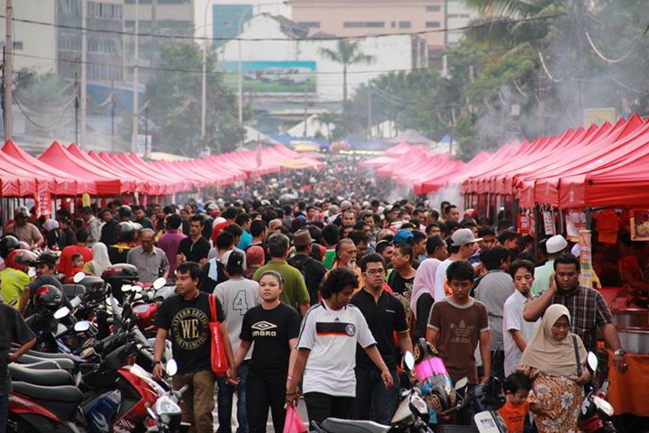 pasar ramadhan memang sentiasa ramai orang