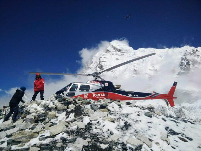 pasukan menyelamat di gunung everest