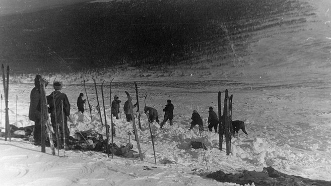 pasukan penyelamat mencari pendaki dyatlov pass