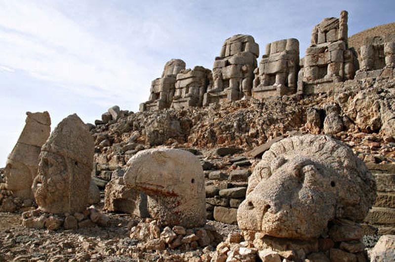 patung berhala di kota urfa