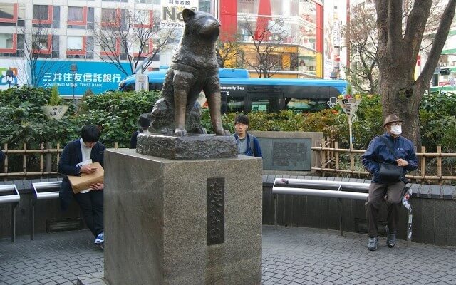 patung hachiko