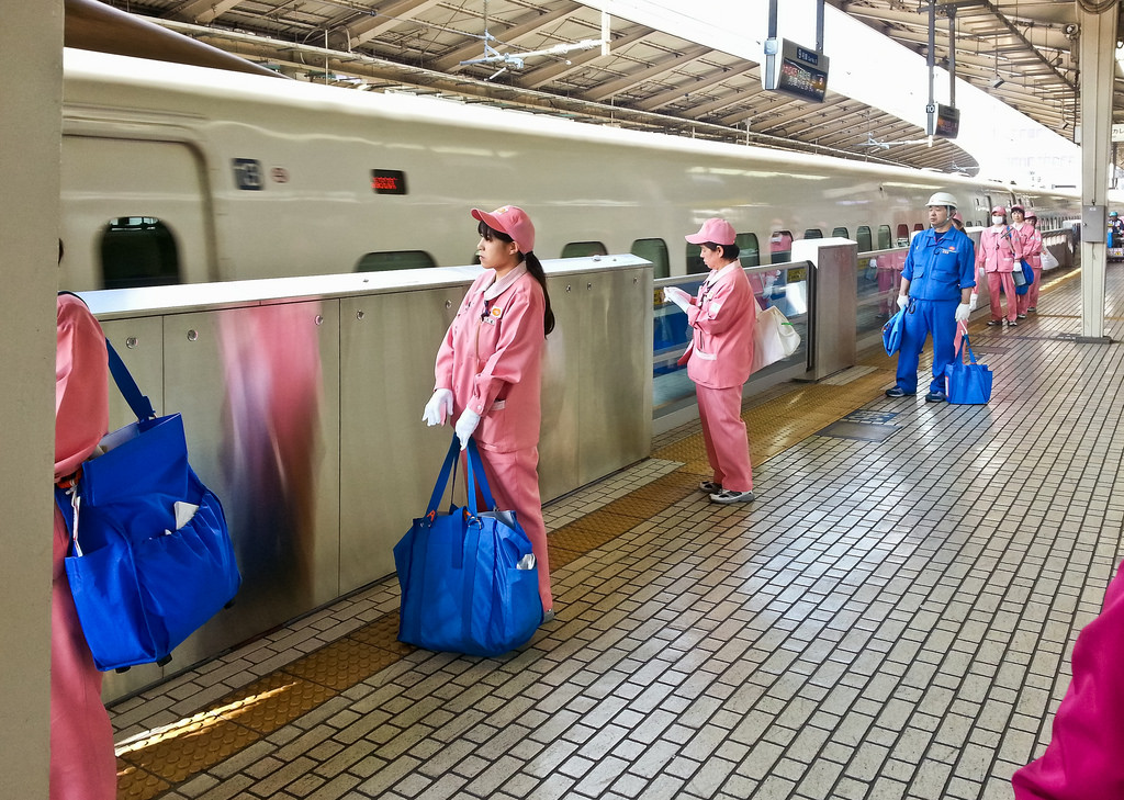 pekerja pembersihan shinkansen