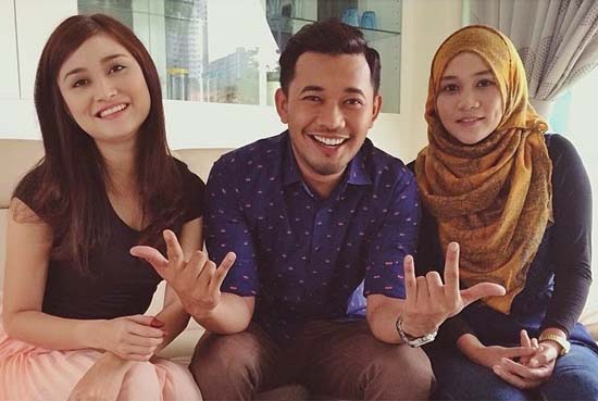 pelakon dan penulis rindu awak 200