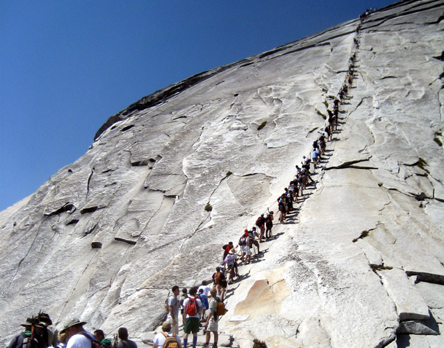 pelancong cuba memanjat half dome