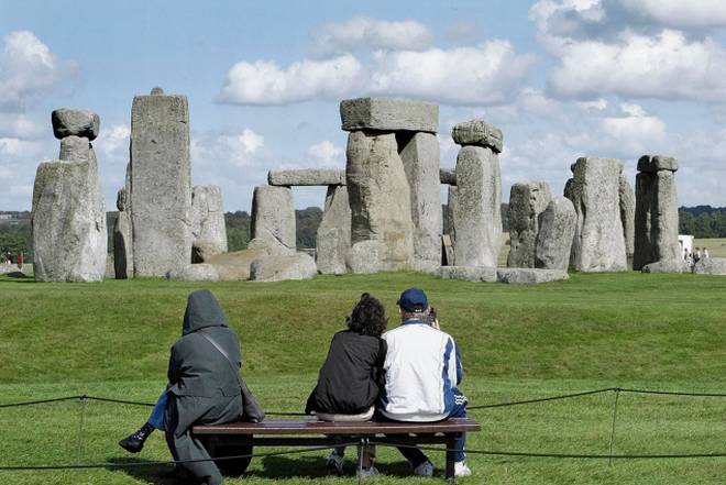 pelancong stonehenge