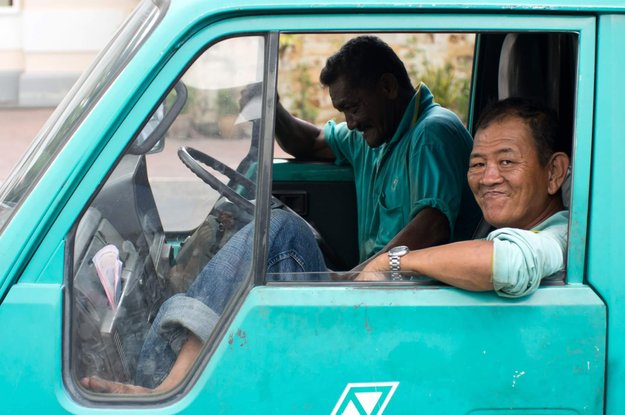 pemandu lori kerja hina