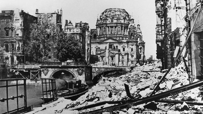 pembinaan semula berlin selepas ww2