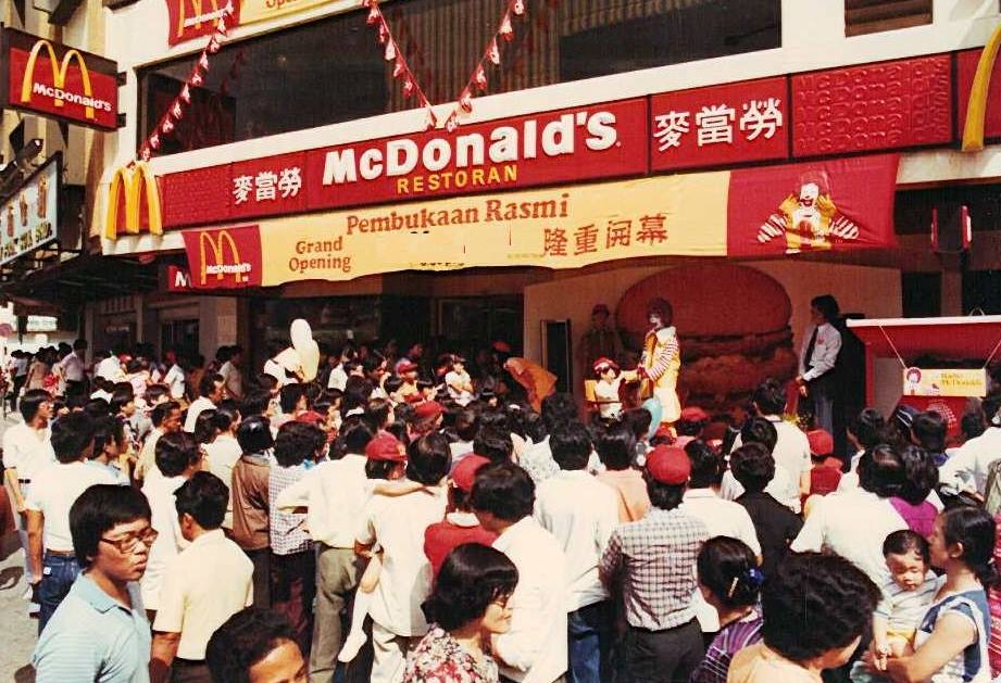 pembukaan mcdonalds pertama di malaysia 355