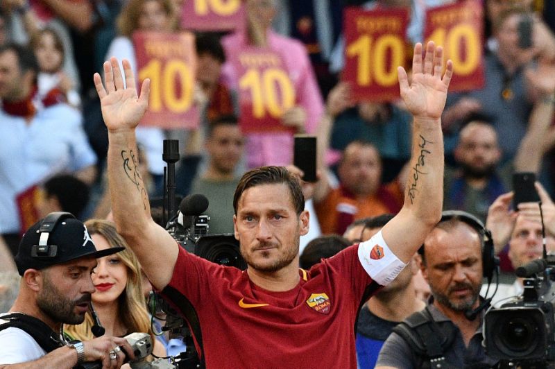 peminat francesco totti minta dipenjarakan lebih seminggu untuk bertemu dengannya