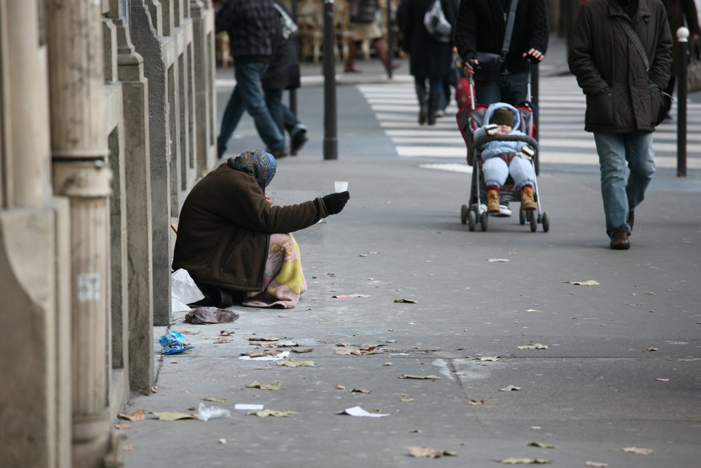 peminta sedekah di paris