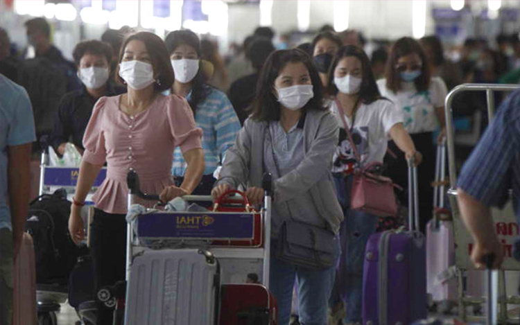 penerbangan dibatalkan covid 19 corona airport lapangan terbang