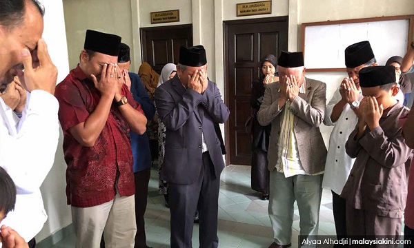 pengikut ahmadiyah bersyukur terima keputusan mahkamah