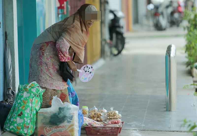 penjaja makcik keropok