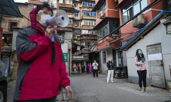 penjarakan sosial di wuhan