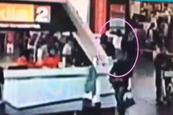 penyerang menyerkup kepala kim jong nam di klia