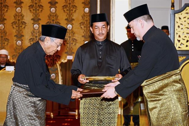 peranan eksekutif yang di pertuan agong