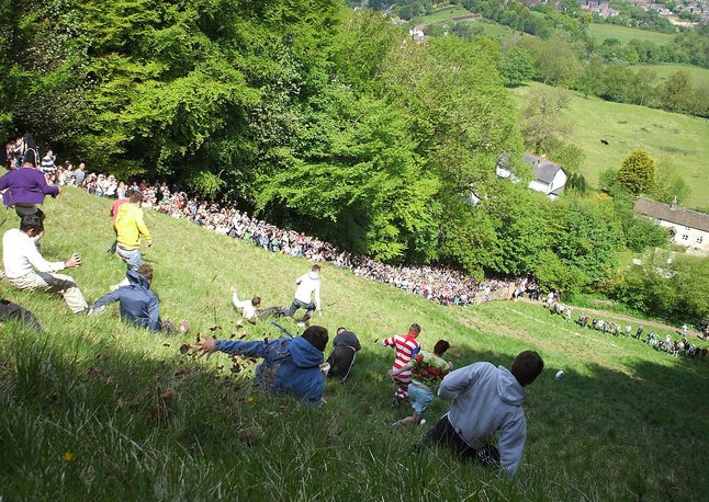 perayaan berbahaya di dunia england cheese rolling