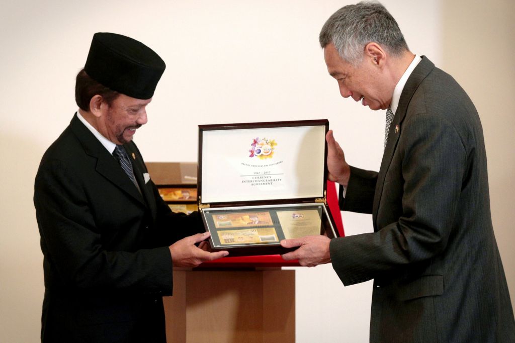 perjanjian matawang singapura brunei sultan brueni lee hsien loong