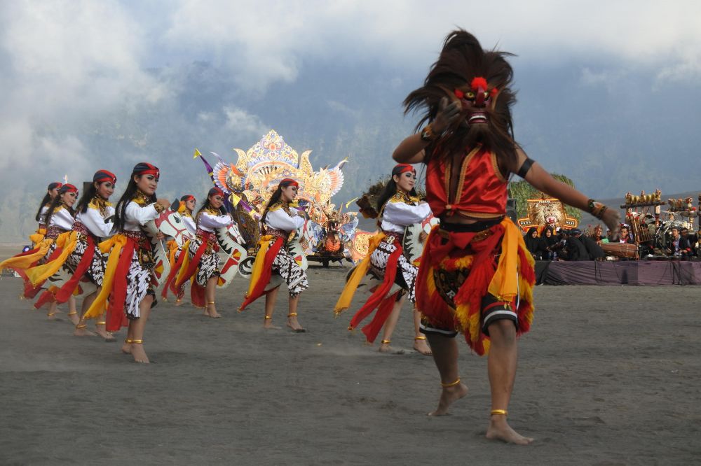 persembahan tarian perayaan yadnya kasada 149