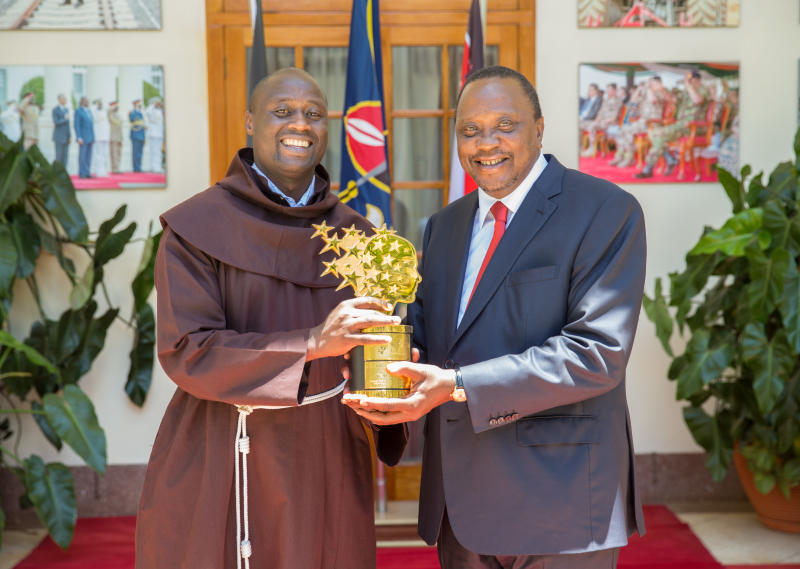 peter tabichi bersama presiden kenya