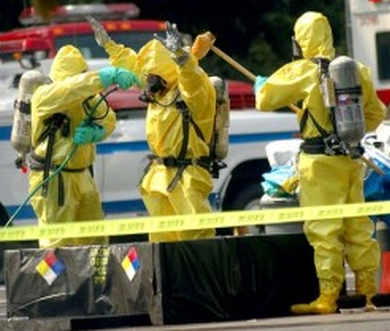 petugas hazmat