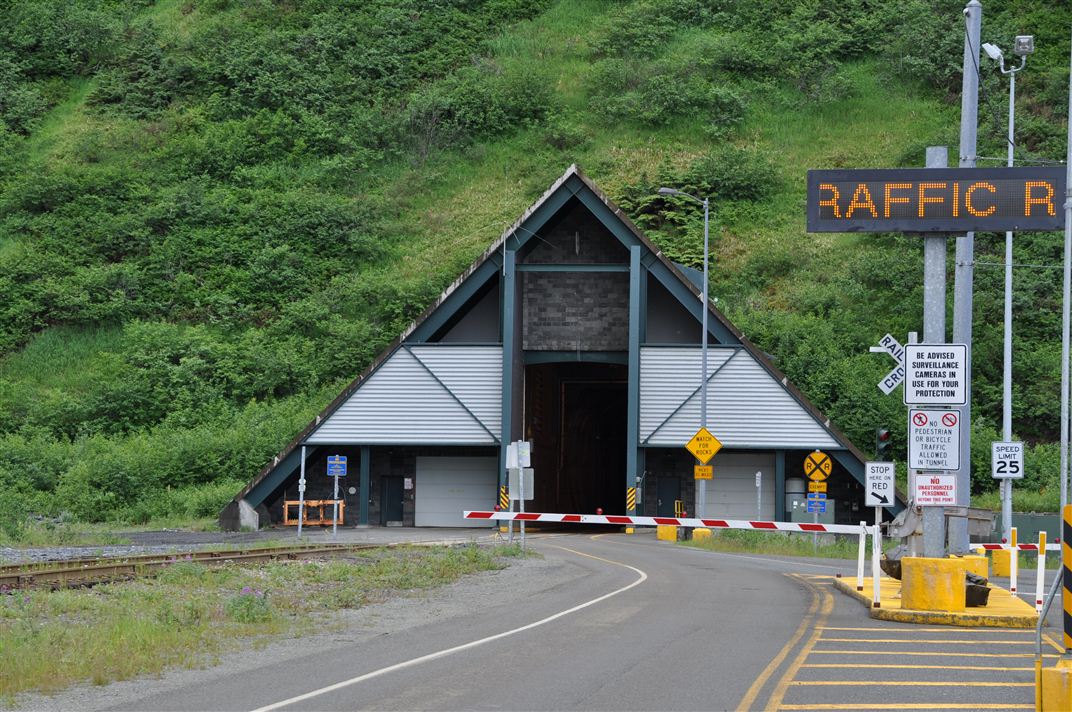 pintu masuk terowong whittier