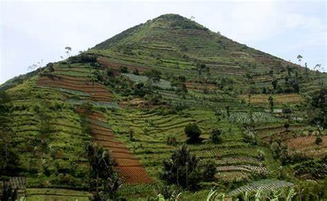 piramid gunung padang